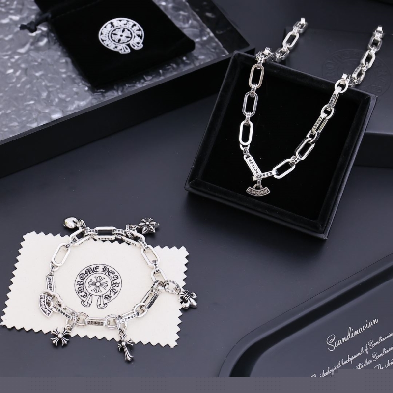 Ch**me He**ts necklaces